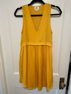 dRA Los Angeles Yellow V-Neck Sleeveless Mini Dress